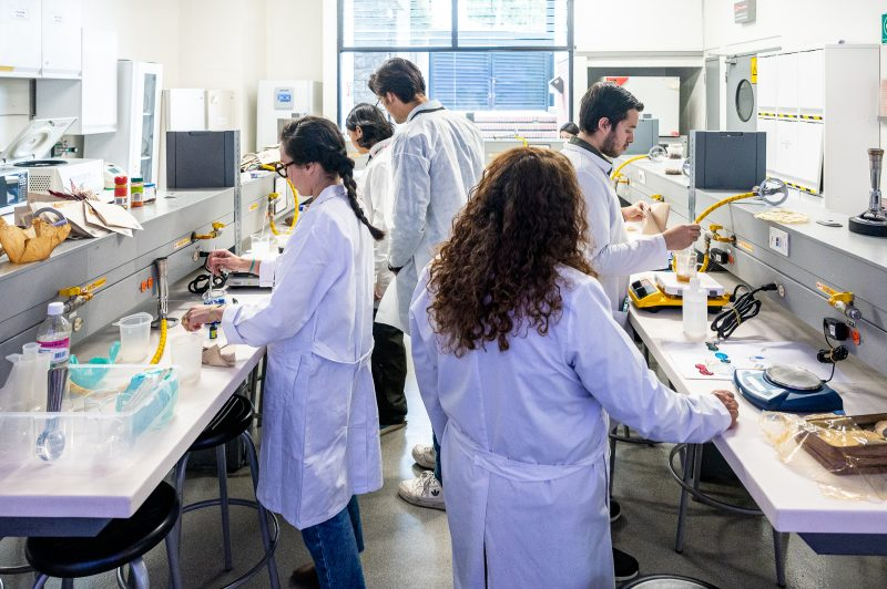 Laboratorios y talleres
